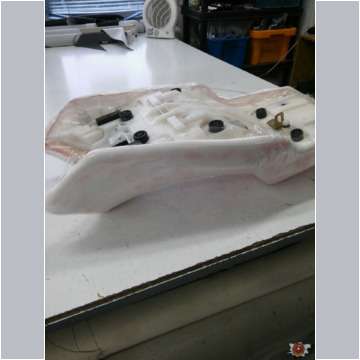 Die dritte Schaumstoffschicht und eine Folie gegen die Feuchtigkeit ist drauf. Die dritte Schaumstoffschicht und eine Folie gegen die Feuchtigkeit ist drauf.